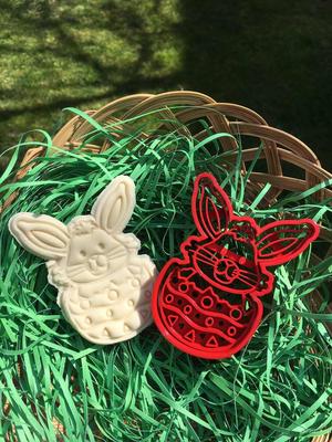 easter bunny with egg cookie cutter