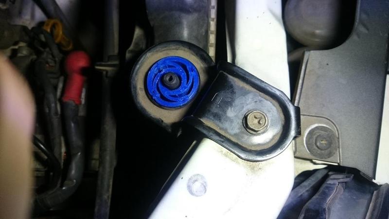 Nissan Xtrail T30 Radiator Bush (Upper)