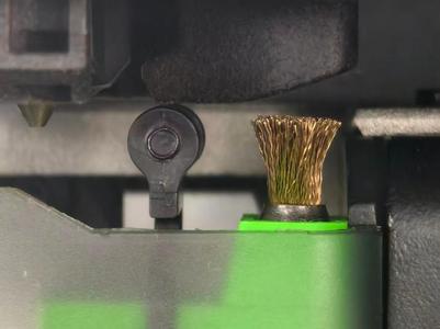 Brass brush nozzle wipe