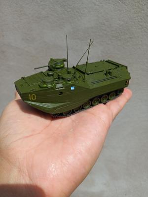 LVTP 7 Amphibious tank vehicle 1:72