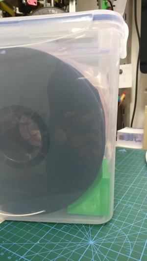 Silica gel container at filament box corner (v1)