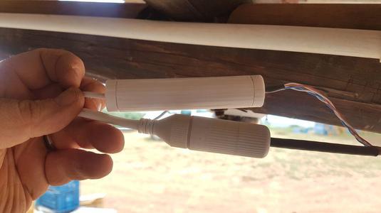 Screwless water-resistant enclosure for 5.25x2.5mm power jacks 