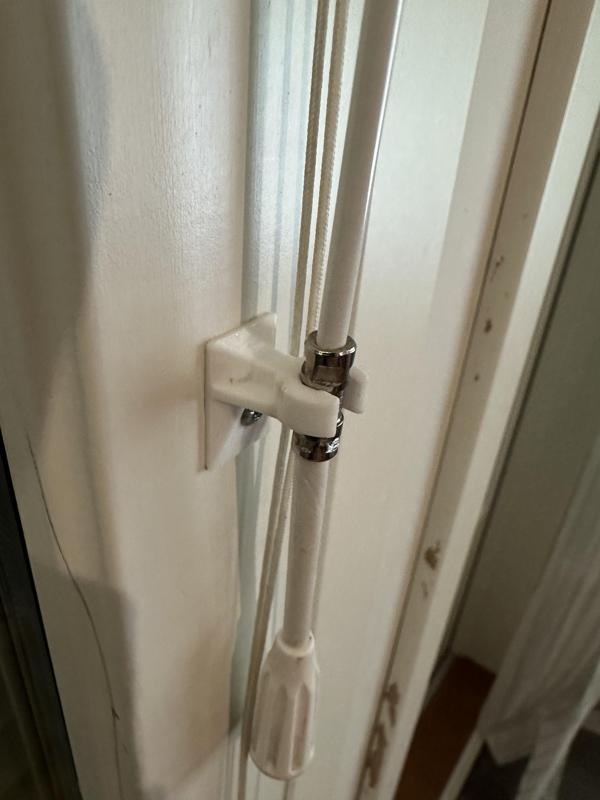 Venetian blind adjuster wand clip