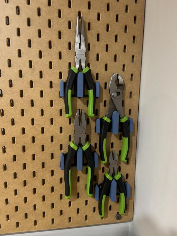 Skadis - Parameterized Pliers Holder