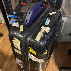 suite case handle