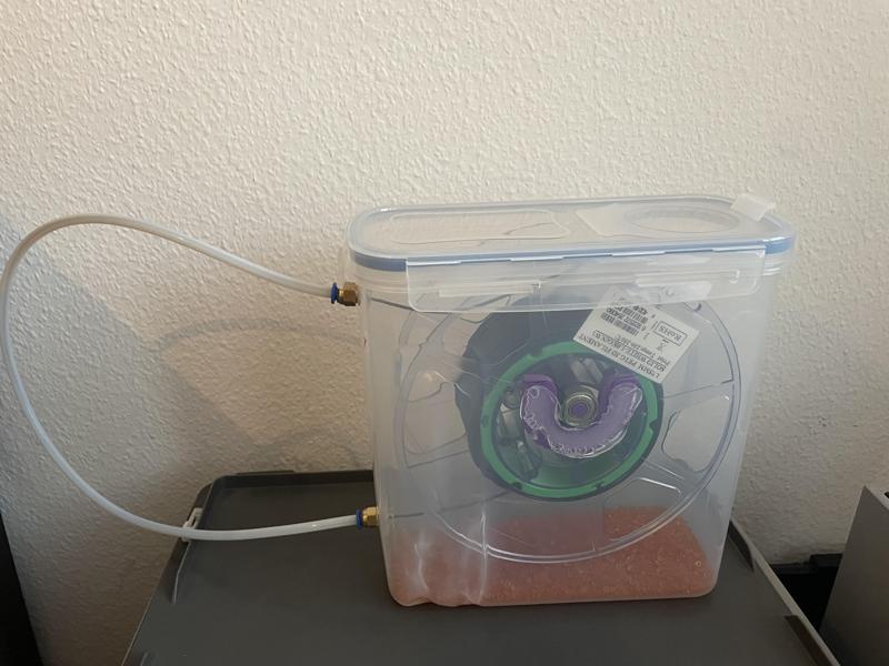 Filament dry box storage - simple tupperware box (source included)