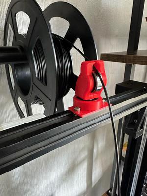 Filament guide for 2020 extrusion