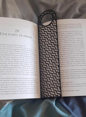 Customizable bookmark