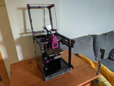 Voron v0.1 hinged tophat (using v0.2 hinges and camlock)