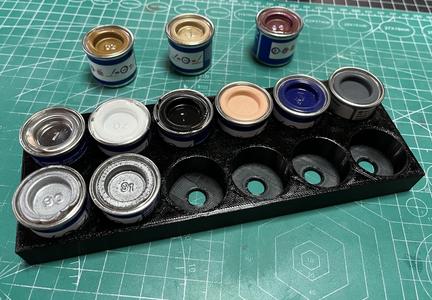Revell paint palette for 12 cans