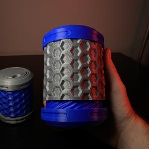 Locking Twist Capsule