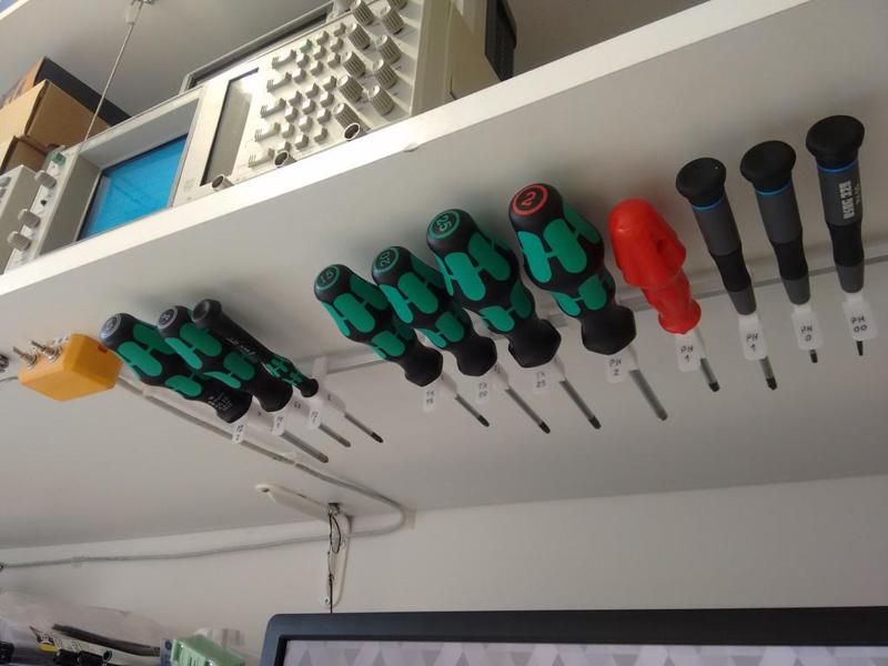 Under-the-shelf 6mm U-rail universal Screwdriver holder