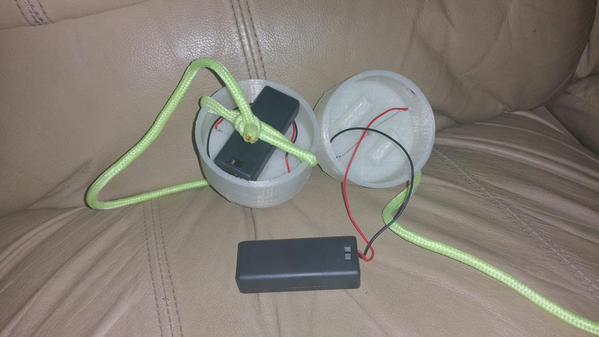 LED poi, powered by 2xAAA batteries! Spinny lights! Light up the night!