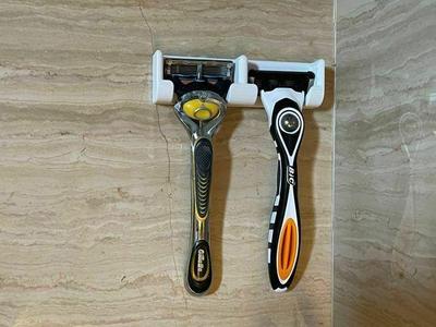 Gillette holder
