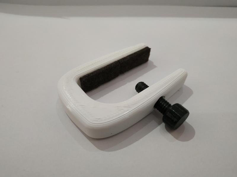 Capo for classical guitar