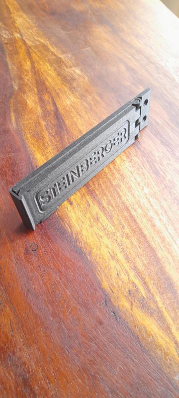 Leg rest for headless guitar/bass