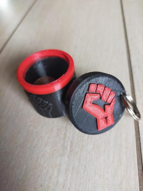 PORTA CHIAVI , KEYCHAIN CONTAINER FIST