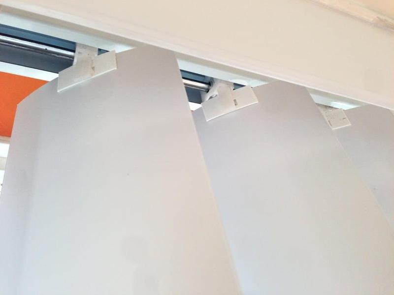 Vertical blind protection clip