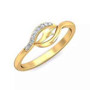 Elegant Gold Diamond Twist Ring