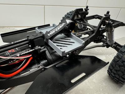 Vanquish VRD Carbon Center Large Batter/Electronics Tray