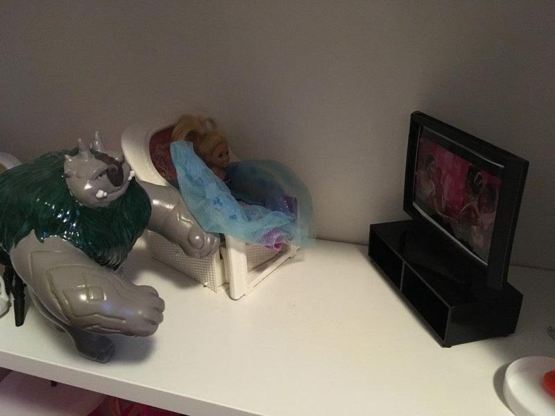 TV Bench for Barbie TV