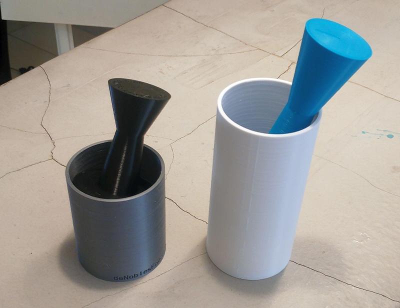 Press and filter for milk and vegetable cheese