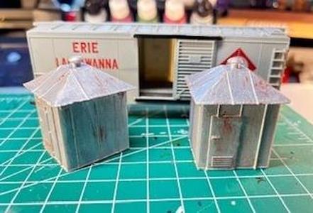 HO Scale Railroad Crossing Relay Signal Shed Hut