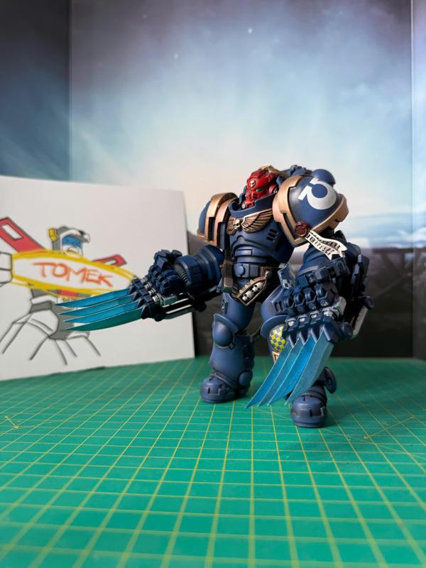 JOYTOY WH40 POWERHAND with GUNS n CLAWS