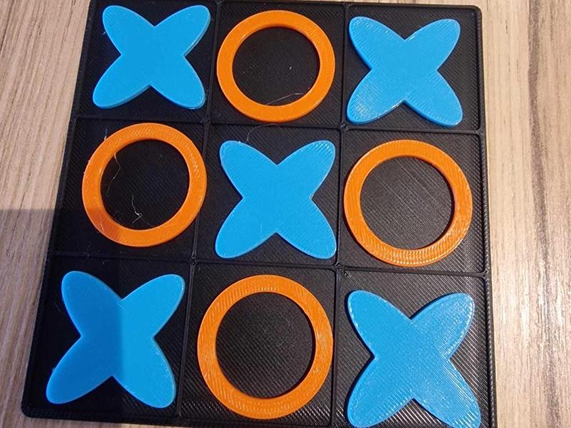 noughts and crosses / tic tac toe