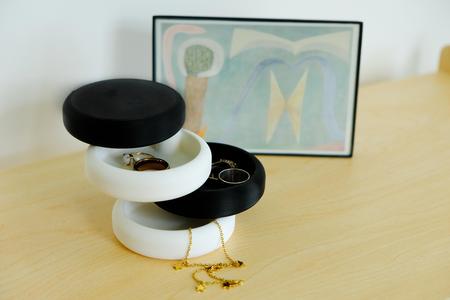 Wavy Swivel Jewelery Case