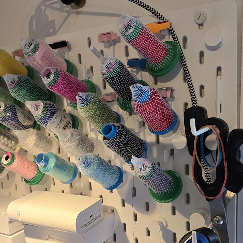 Skadis sewing thread and bobbin roll holder