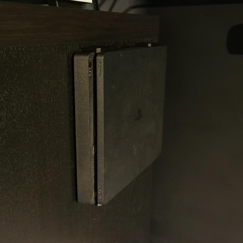 PS4 Slim Wall Mount