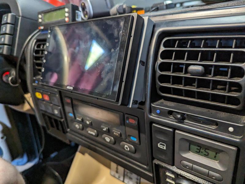 Land Rover Discovery 2 Headunit Mount