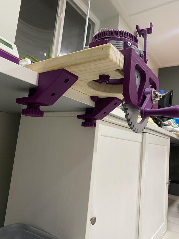 Universal/Circular sock machine table clamp