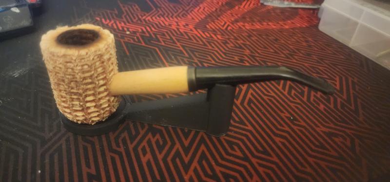 corn cob pipe stand