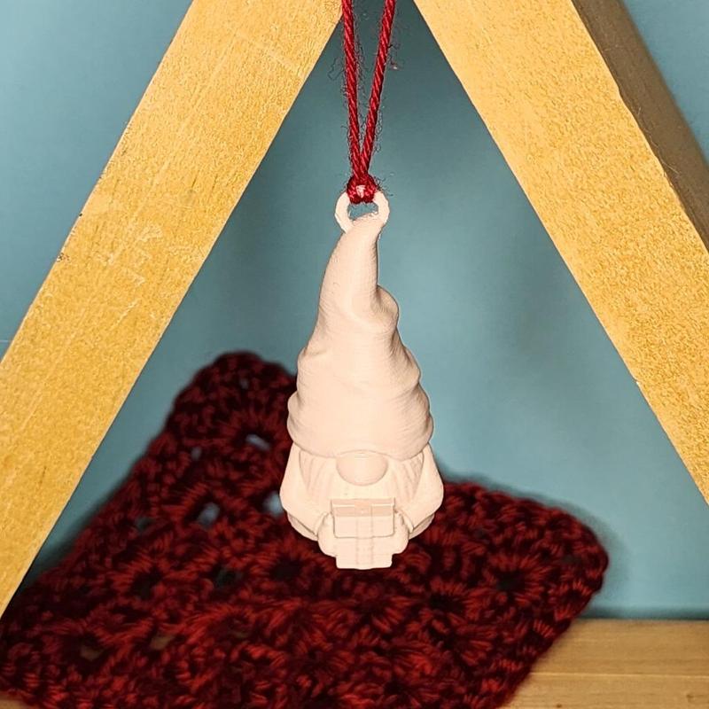 Day 6 - Gnome with present