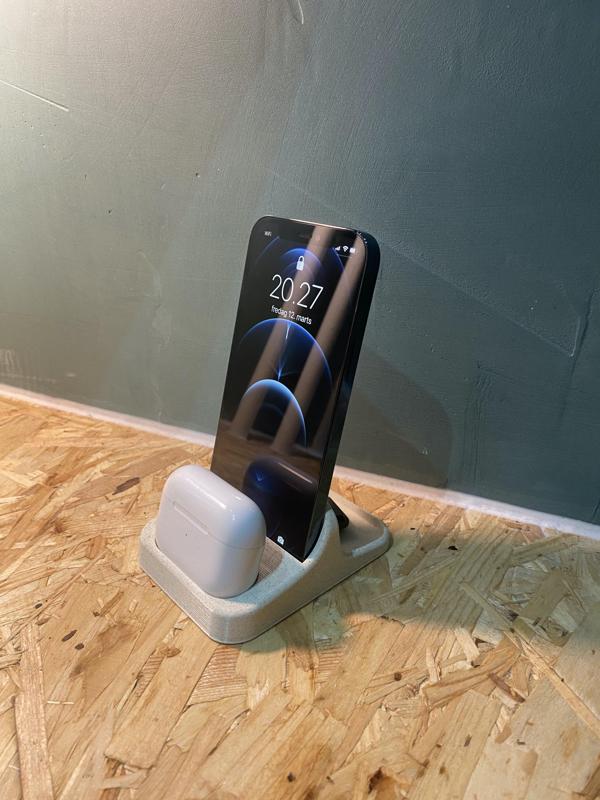 iPhone 12 Pro & AirPods Pro