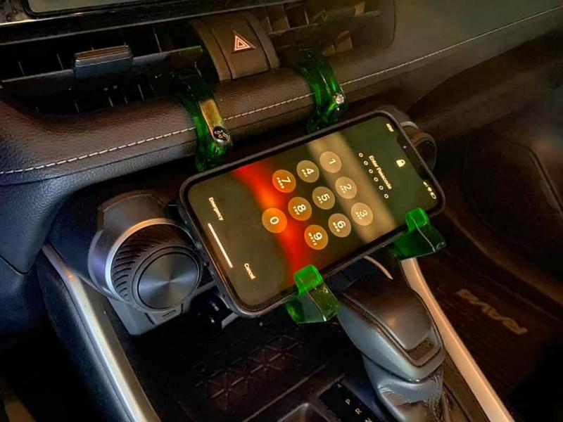 Easy-to-install car vent mount phone holder for Toyota RAV4