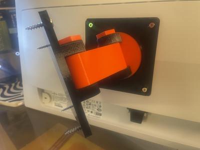 Stable and adjustable VESA 100 monitor mount