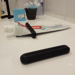 Very simple Toothpaste Squeezer
