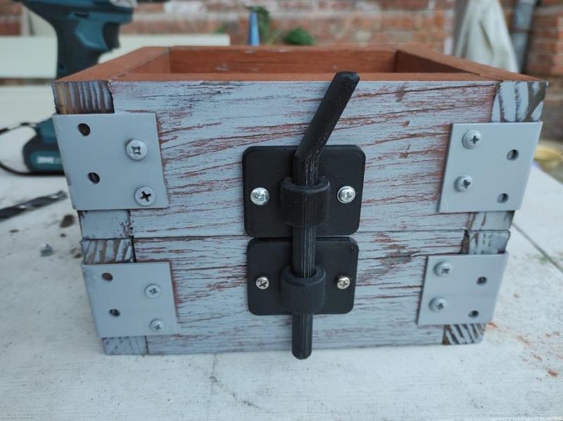 Guide for molding boxes