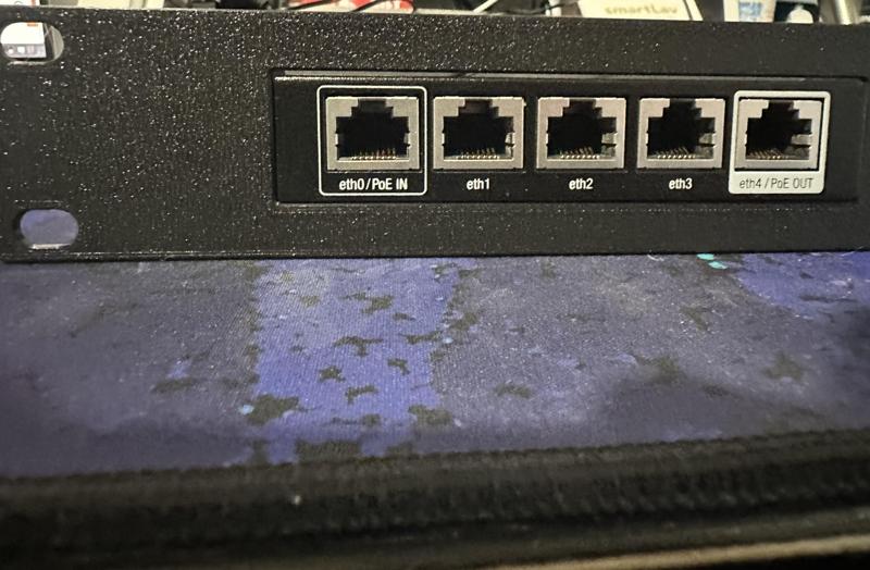 19" Rackmount for Edgerouter X - Remix