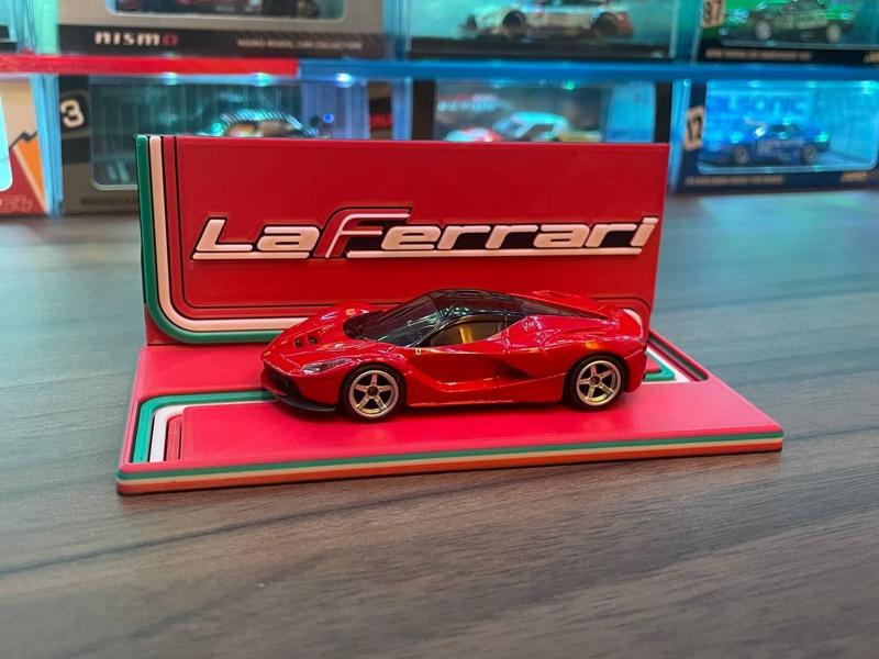 Tomica Ferrari LaFerrari Display Base