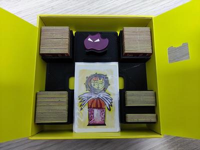 Castellion insert for sleeved cards