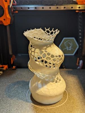 Voronoi Wobble Vase