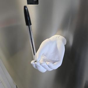 Magnetic Italian holding pen