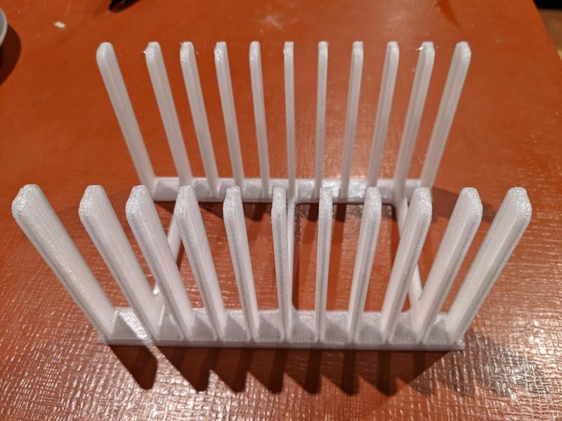 Chopping board holder (with Fusion 360 file)