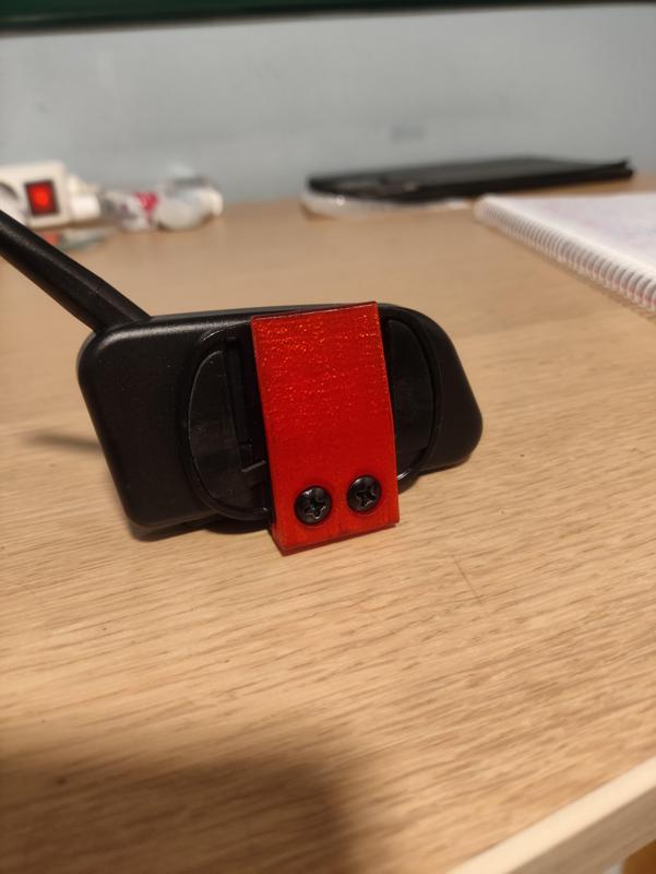 Egeas / Xinowy v6 motorcycle intercom clip.