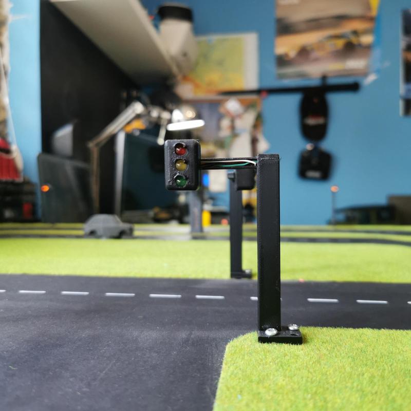 Traffic light for the model (road width should be 13cm)