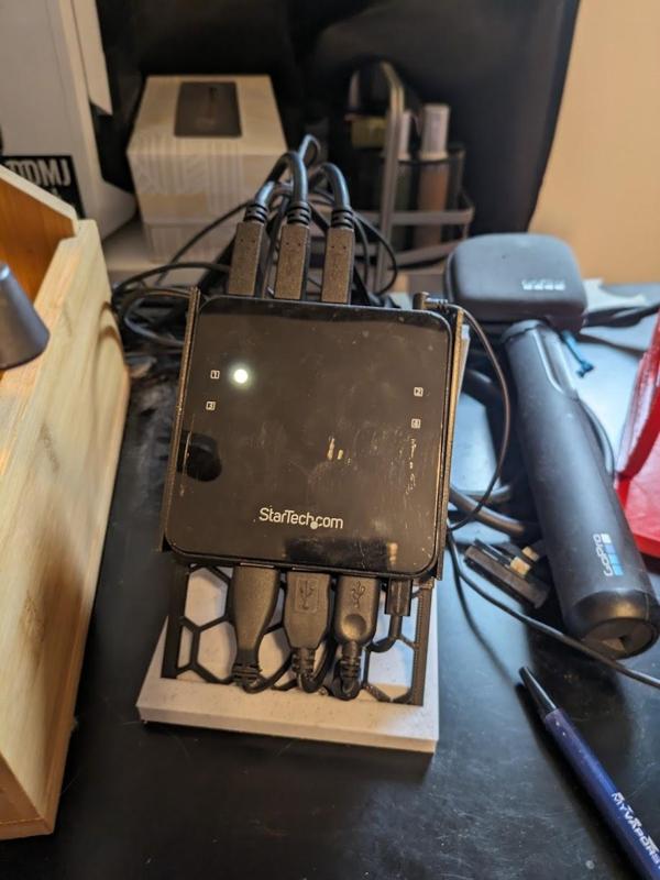 StarTech 4xUSB3 switch stand